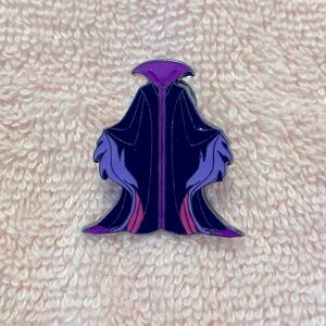 Loungefly Disney Mystery Pin Box Villain dresses pins “Maleficent”